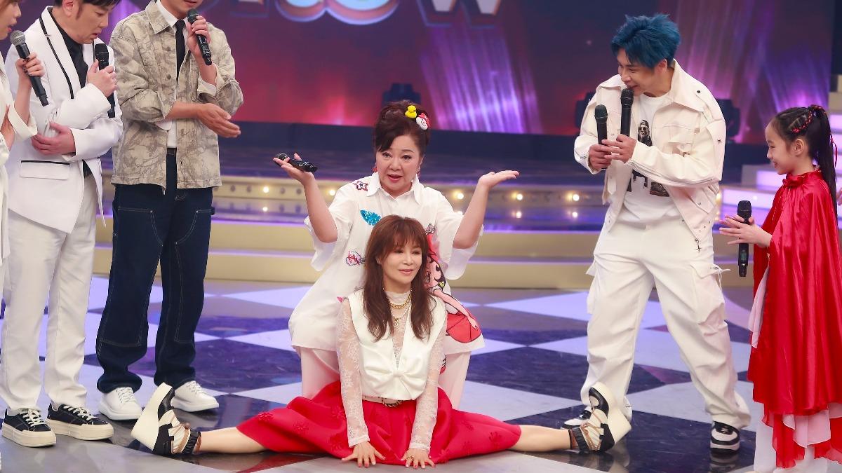 被白冰冰激到!蔡秋鳳穿長裙直接「一字馬」超軟Q 吸百萬人看