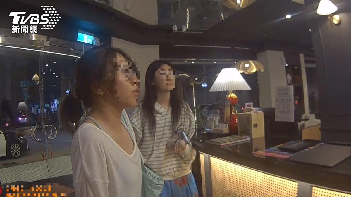 兩名女大生搭乘公車從高鐵站前往中區,準備到台中火車站附近觀光,並投身旅宿。(圖/TVBS)