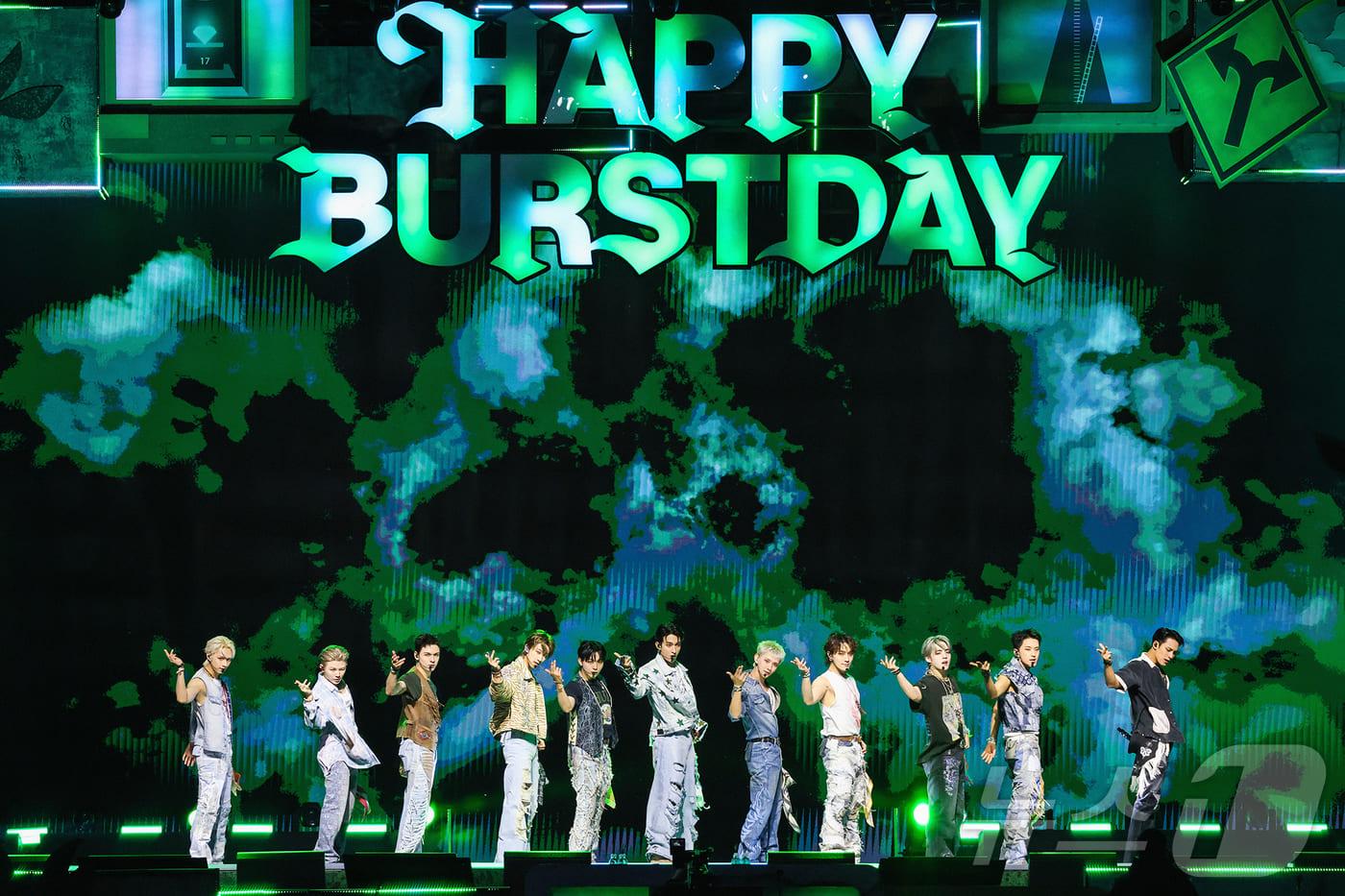 SEVENTEEN25日在蠶室大橋舉辦演唱會。(news1提供)