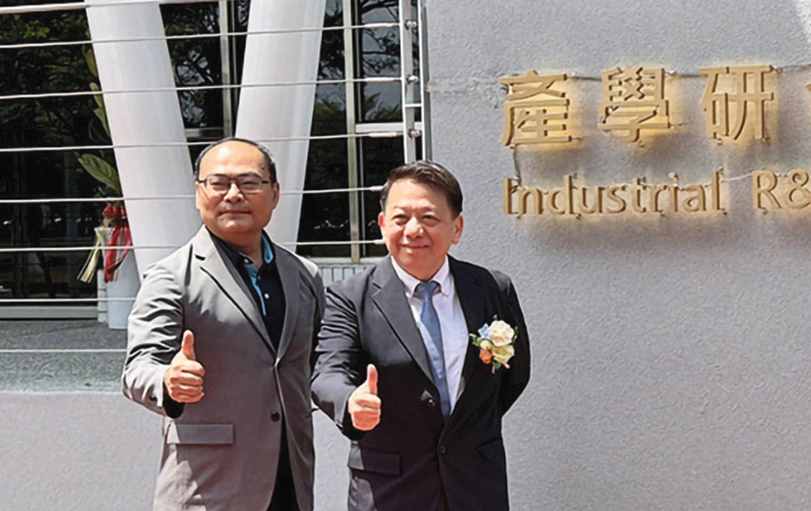 李一民(左)與陳敦基(右)2人關係密切,陳續任校長失利後,李出馬角逐校長,被校內教職員視為陳的人馬。(圖/翻攝高雄餐旅大學官網)