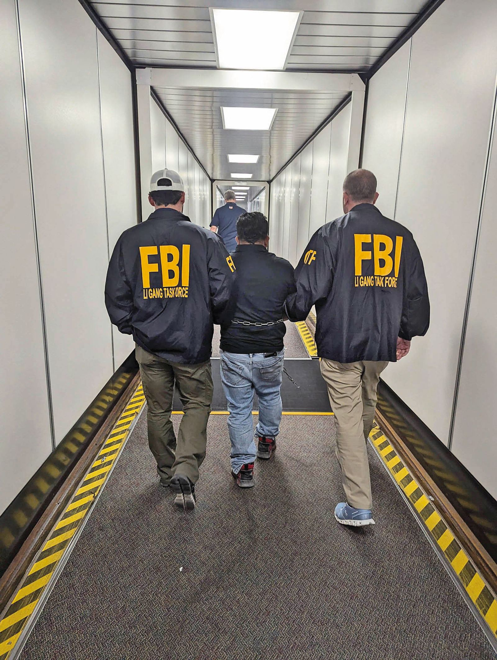 林睿庠過境紐約準備轉飛新加坡申請研究所,遭美方FBI逮捕。(示意圖,非當事人,翻攝FBI臉書)