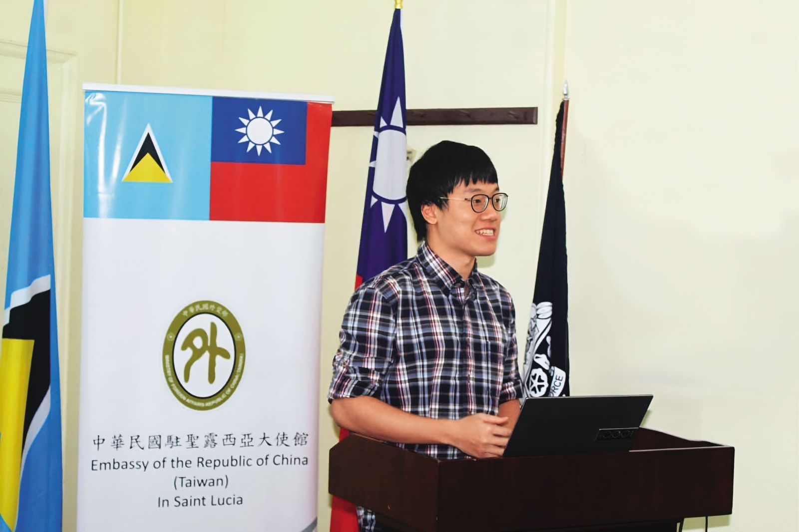 封面故事/架暗網3年海撈30億在美被捕 24歲台大學霸全球販毒台灣資產遭扣