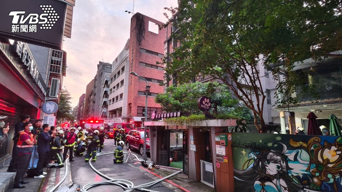 所幸餐廳起火時屋內無人,無人員受傷或受困。(圖/陳冠宇攝)