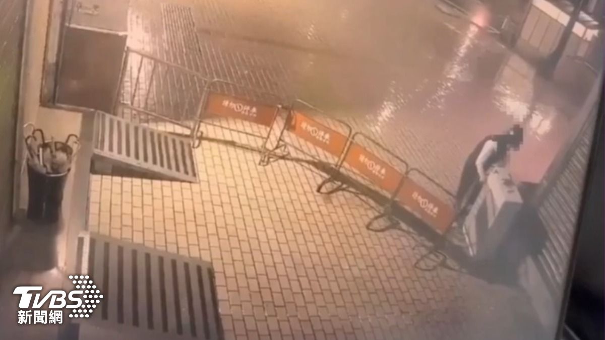 葉男先前竊取冷氣機室外機。(圖/TVBS)