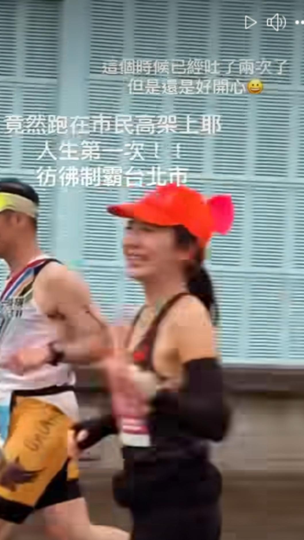 謝忻對於能在市民高架上跑步超興奮。(圖/翻攝謝忻臉書)