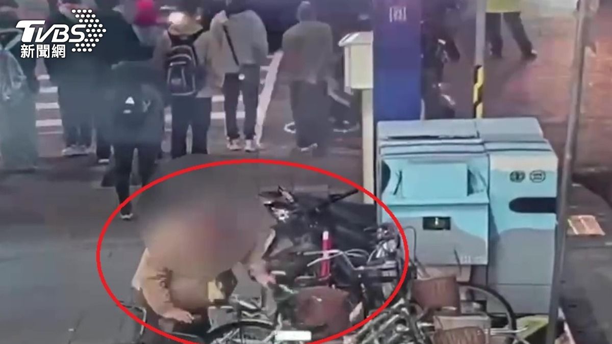 嫌犯把民眾腳踏車當作免錢ubike騎乘。(圖/TVBS)