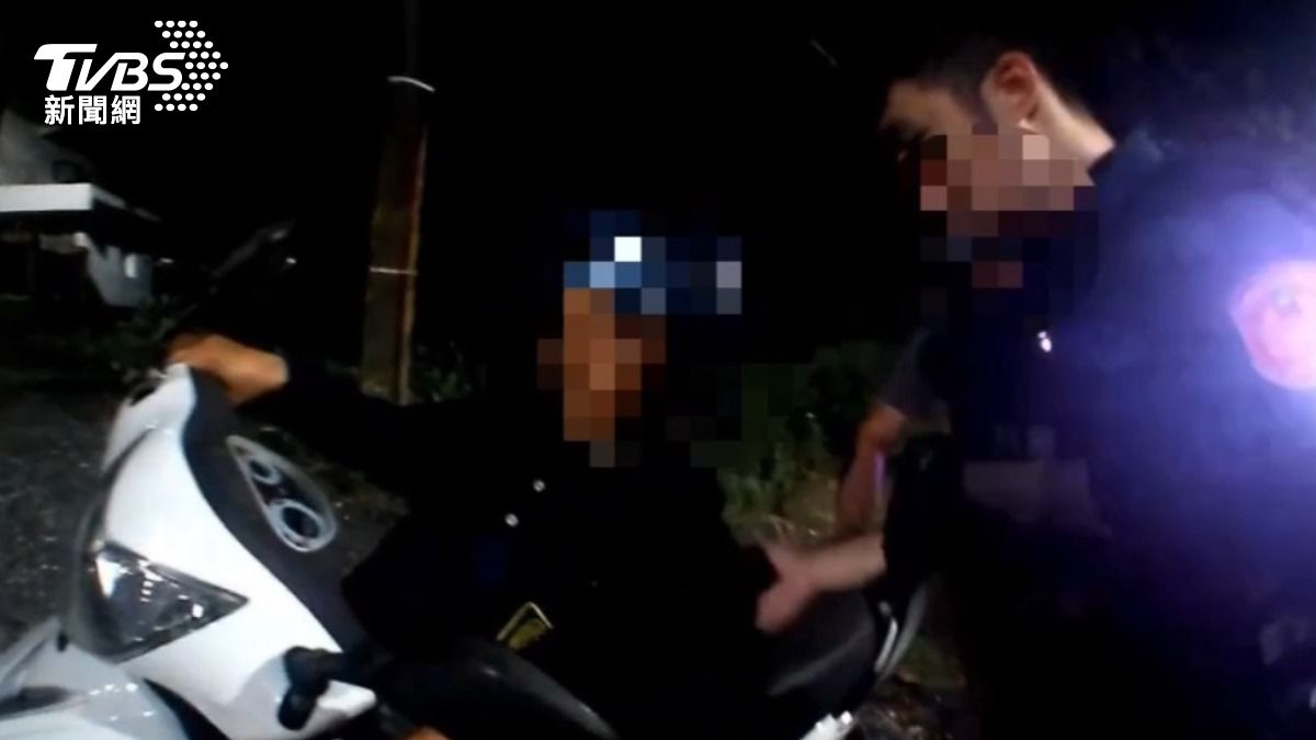 獨騎7公里返家!6旬翁途中「血糖低」狂晃 暖警伸援手護送