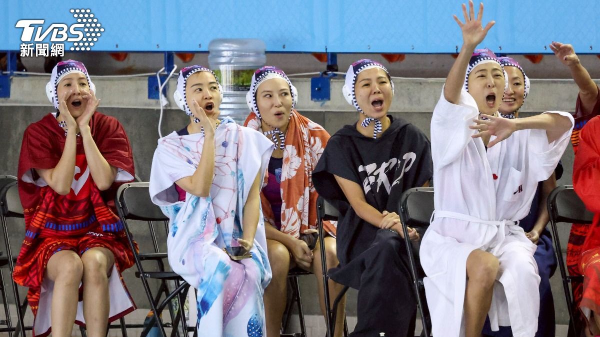 夏嘉璐和賈永婕一同參加世壯運女子水球決賽。(圖/華子琛攝)