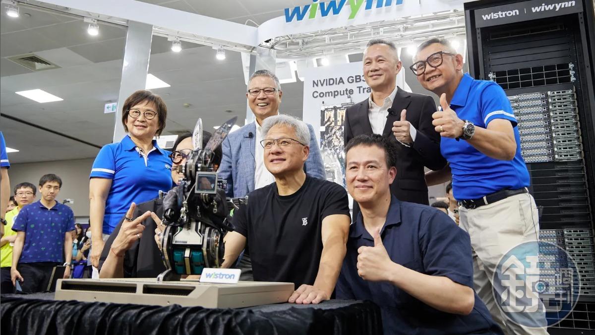 億元護仁來瘋2／黃仁勳逛電腦展攤位把關好嚴格　表現不佳明年就無緣