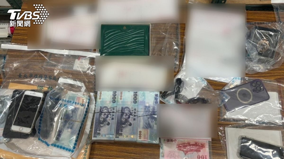 警方查扣相關證物。(圖/TVBS)