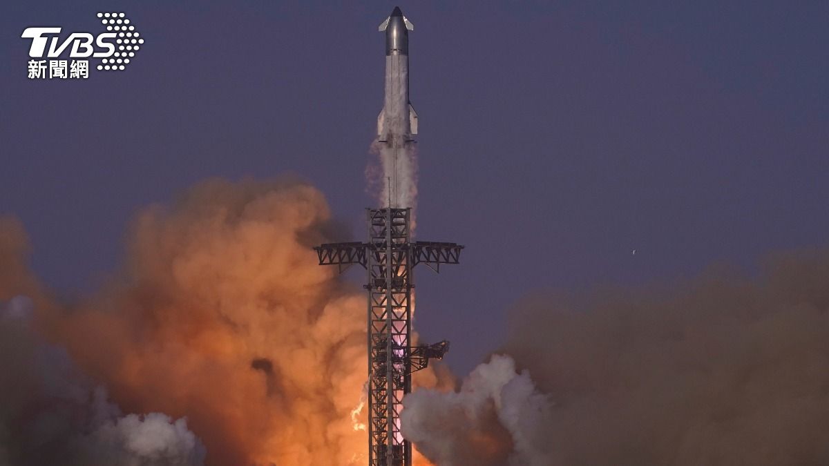 SpaceX於美東時間27日晚間7時37分在南德州基地發射升空，這是第9次試飛，不過最後仍以失敗告終。（圖／達志影像美聯社）