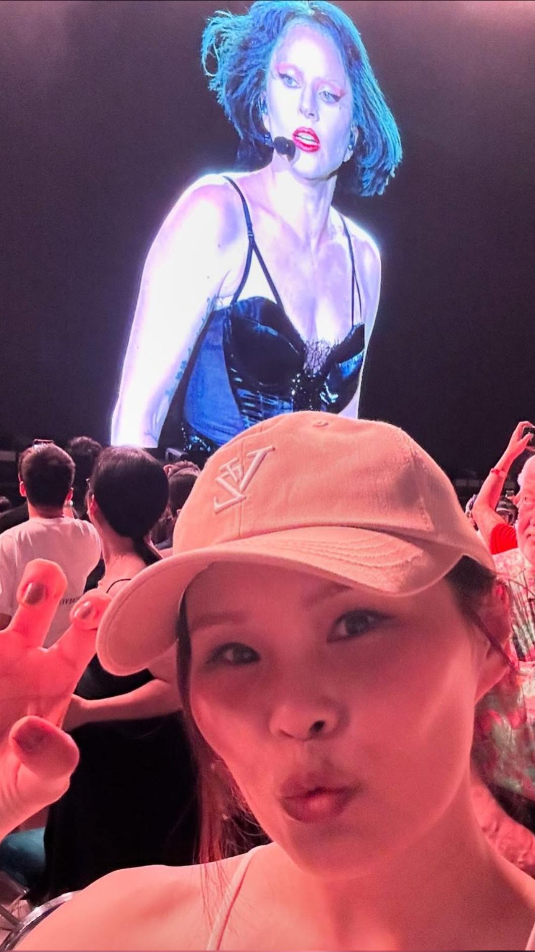 周蕙日前到新加坡朝聖Lady Gaga演唱會。(圖/翻攝自周蕙臉書)