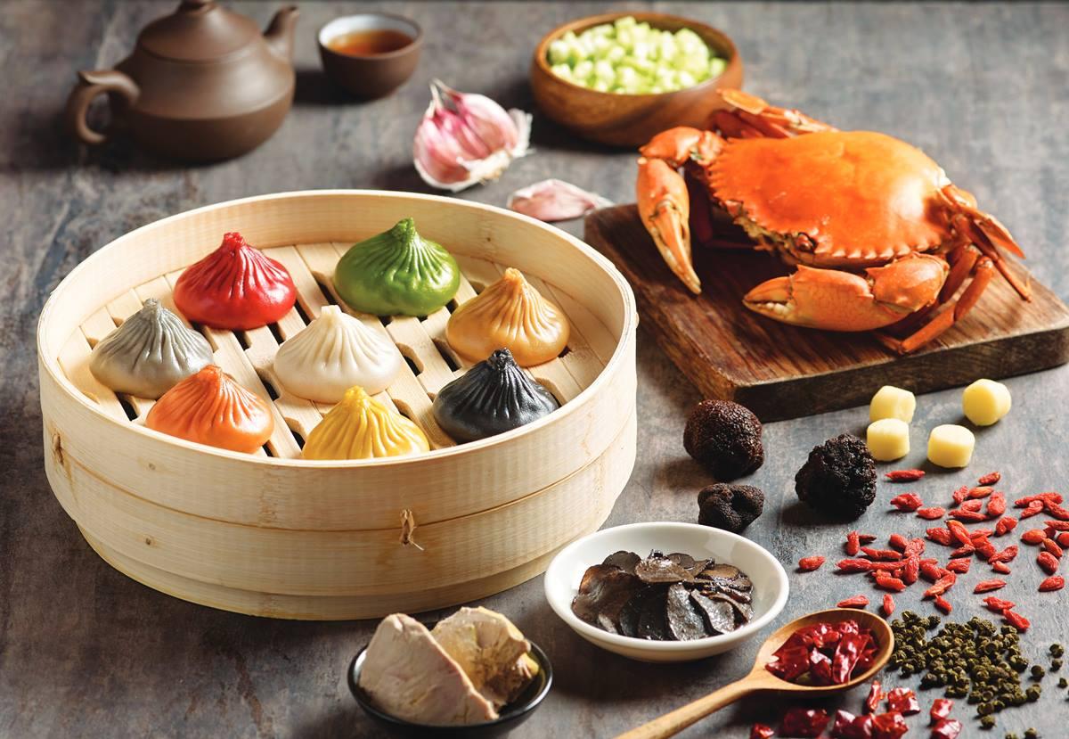 樂天皇朝招牌之作「八色小籠包」。(圖/「樂天餐飲集團」提供)