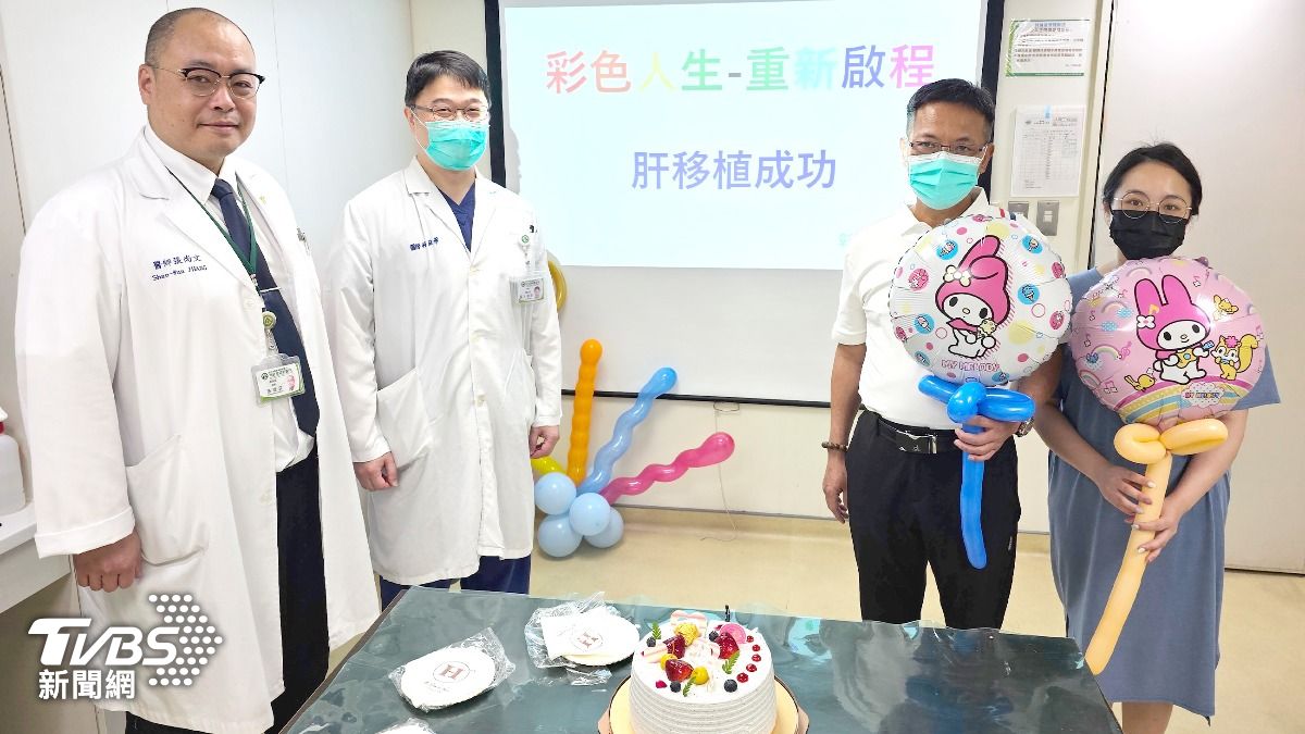 女兒勇敢捐肝給父親。女兒(右一)、爸爸(右二)。(圖/TVBS)