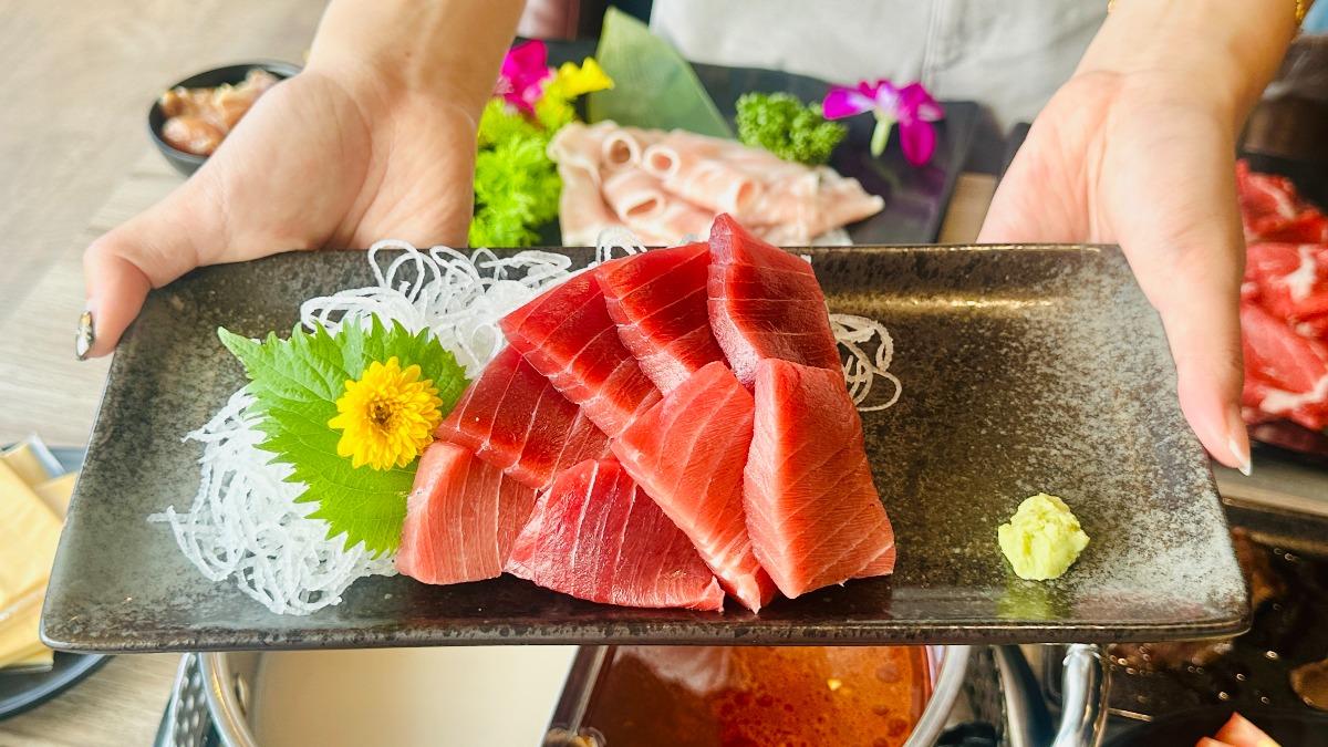 涮樂和牛鍋物羅東店推出「黑鮪魚感恩祭」。(圖/業者提供)