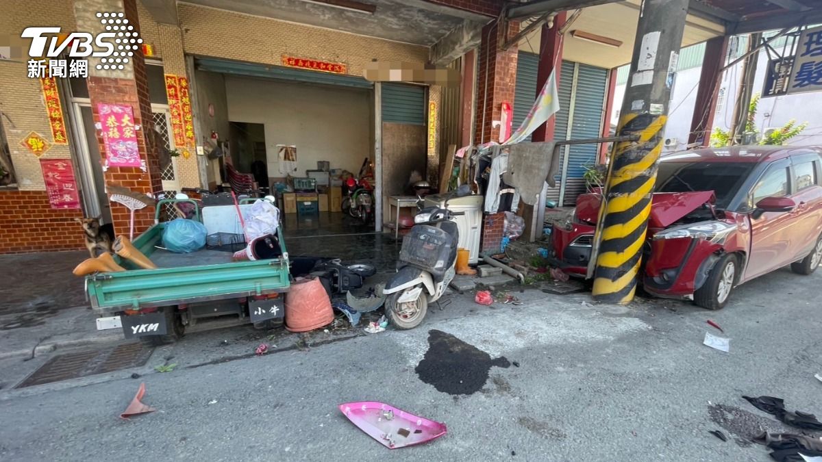 有片/屏東暴衝死亡車禍!90歲嬤噴躺引擎蓋亡 5歲童也送醫