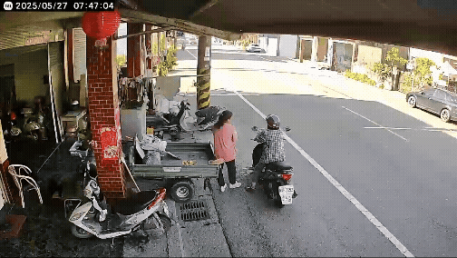 監視器拍下暴衝過程。(圖/翻攝自thread@ford_chenyong_1028)