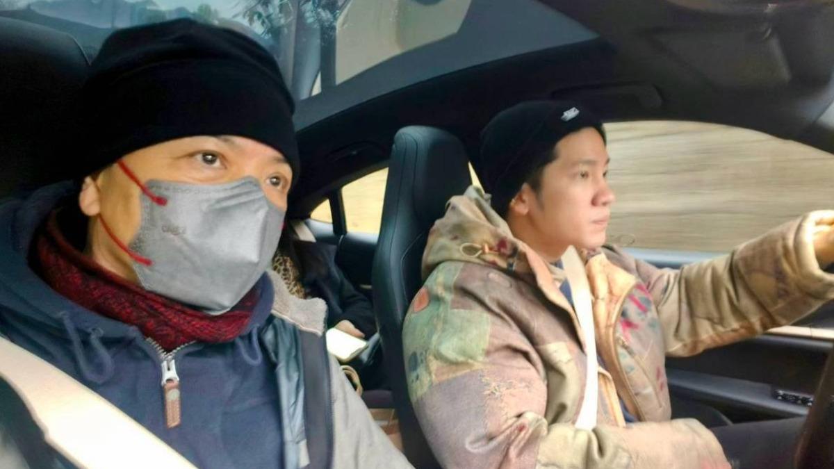 陳凱倫佩服兒子在工作上的表現。(圖/陳凱倫提供)