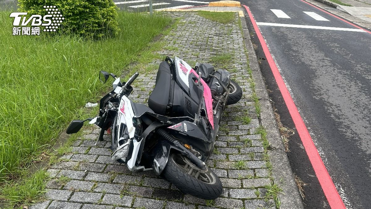 魏姓機車騎士回家路上遇到車禍。(圖/TVBS)
