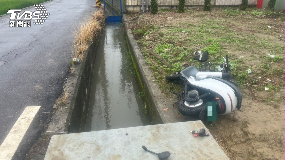 彰化婦失蹤1天…騎車疑自撞倒田邊 警消救援驚見她已陳屍水溝