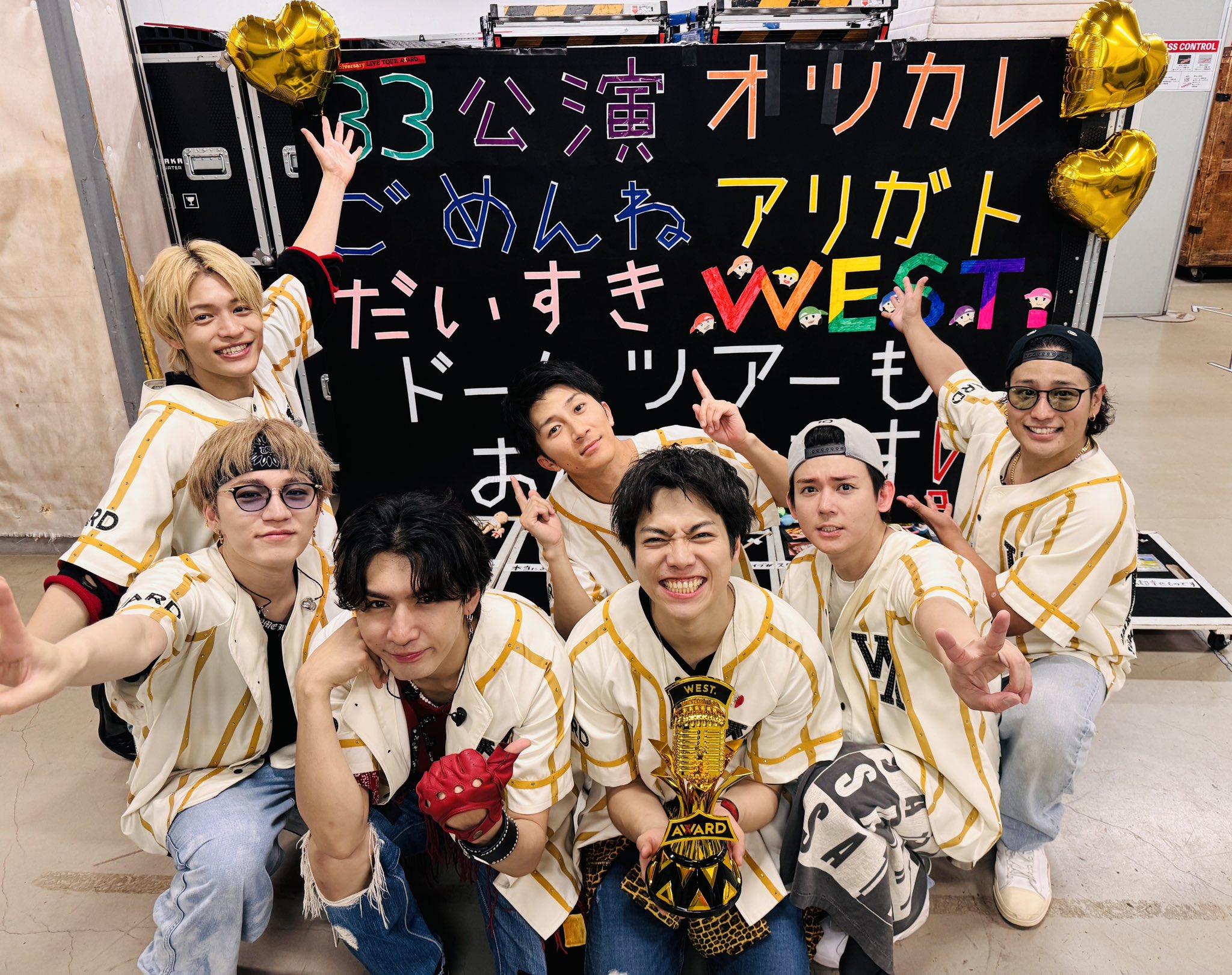 中間淳太(左一)所屬團體WEST.去年演唱會吸引將近80萬人。(圖/翻攝自WEareWEST7推特)