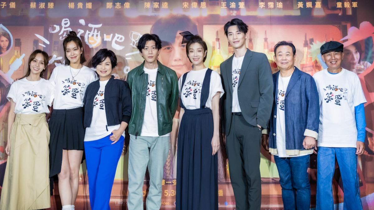 黃姵嘉(左起)、李霈瑜、楊貴媚、莫子儀、蔡淑臻、宋偉恩、鄭志偉、童毅軍出席記者會。(圖/逆光電影提供)