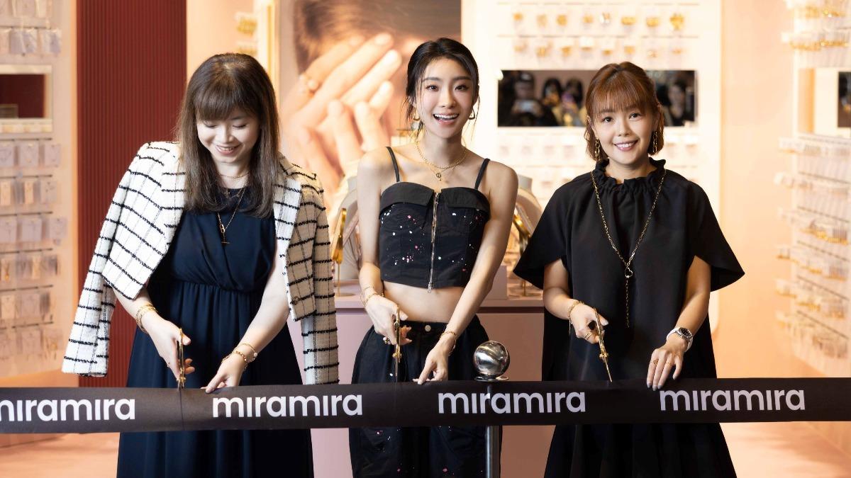 陳華出席品牌開幕剪綵活動。(圖/miramira提供)