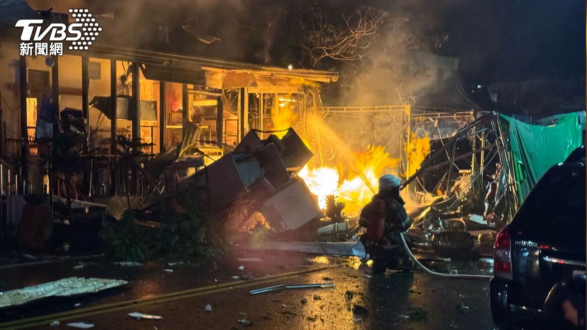 知名海鮮餐廳「被火紋身」!暗夜爆炸猛燒 業者嘆:歇業重整