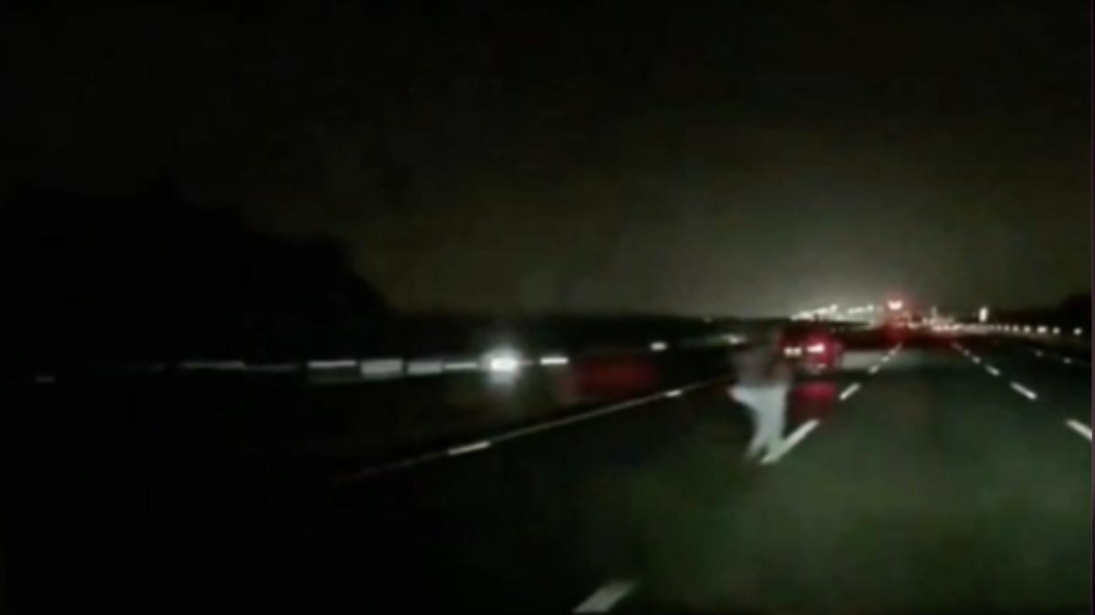 國一死亡事故!6旬翁徒步夜闖內側車道 遭3車撞輾慘死