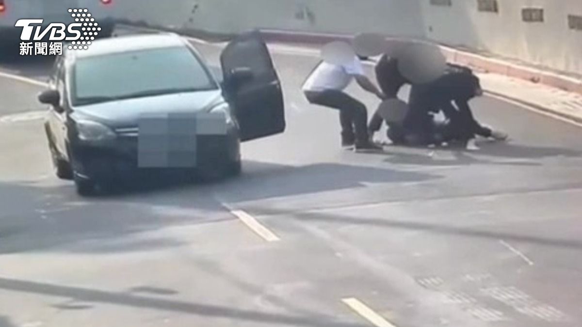 呂姓主嫌指使小弟強奪車手300萬現金。（圖／TVBS）