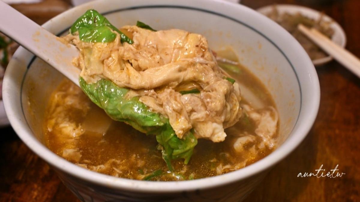 滑蛋牛肉清湯（75元，小碗、95元、大碗）滑蛋分量十足。（圖／「水晶安蹄不務正業過生活」）　