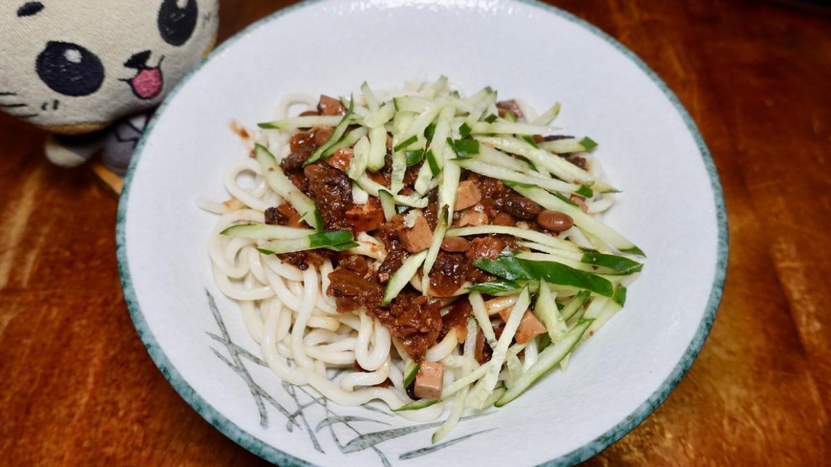 不吃牛的朋友也能點這碗「狀元醬拌麵」。（圖／「貓大爺部落格」提供）　