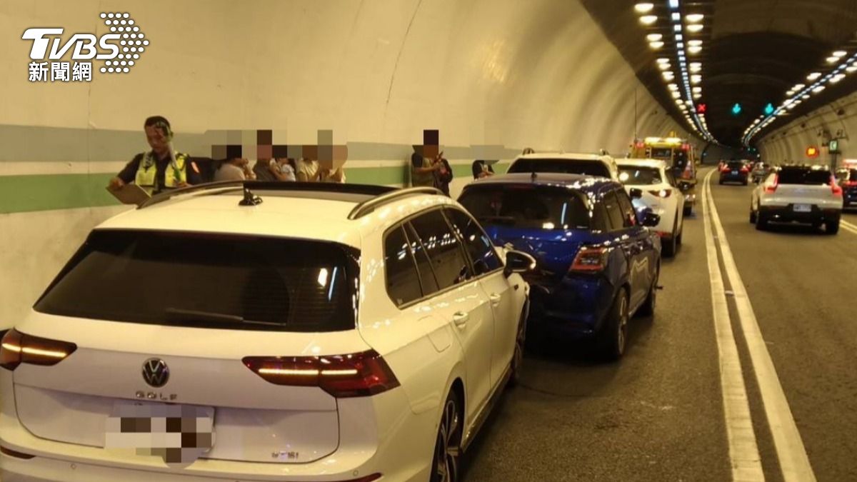 快訊/國3中寮隧道4車連環撞!一度回堵7公里 現場畫面曝