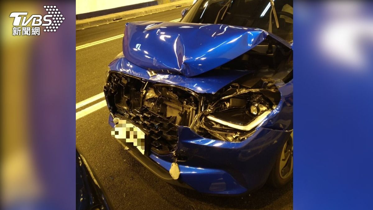 國道3號南向379K中寮隧道發生連環撞車禍。（圖／TVBS）