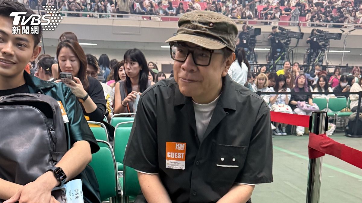 直擊/蔡康永現蹤東京被拍!身邊跟隨小鮮肉 唱蘇打綠獻給小S