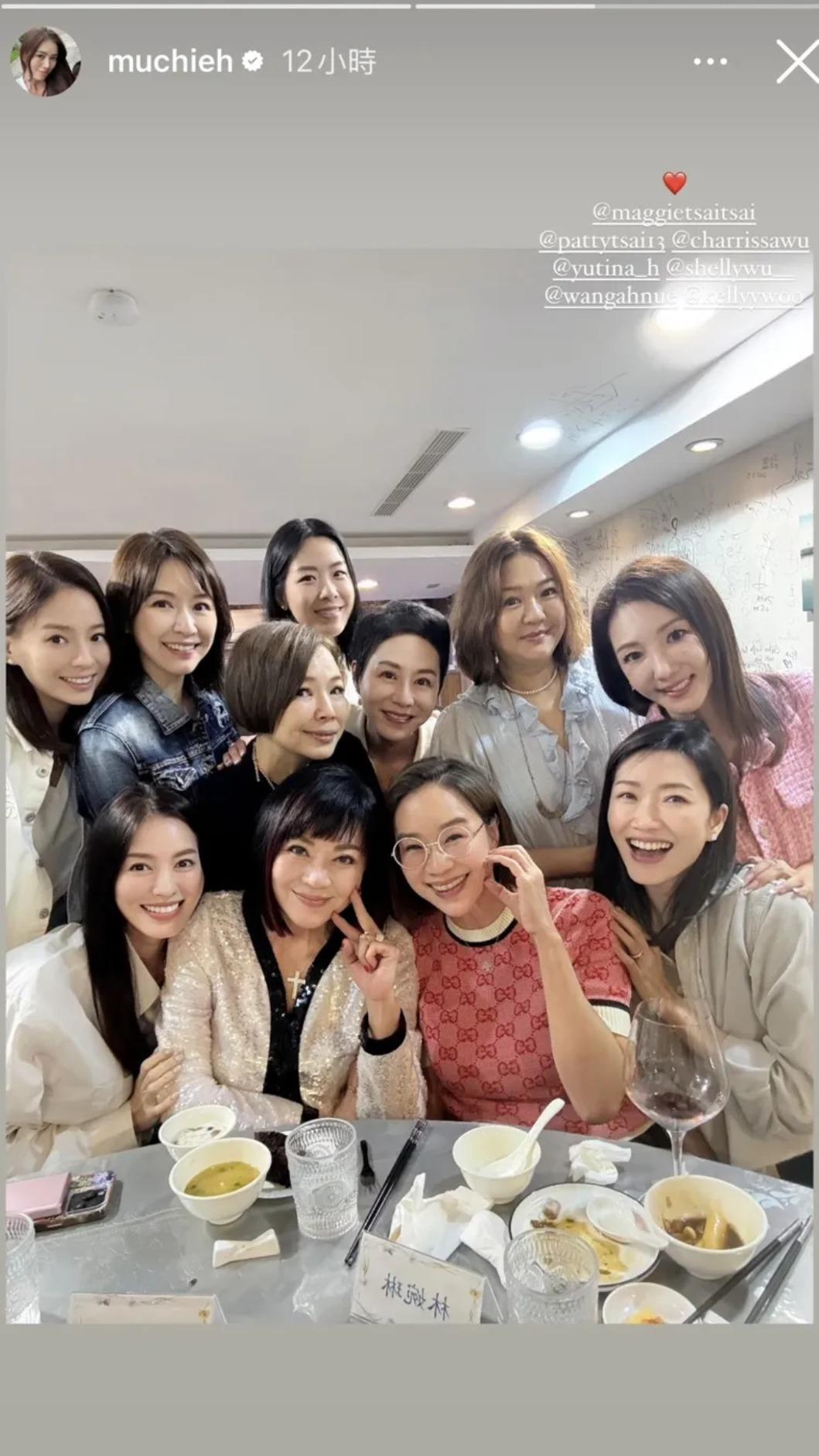 林牧潔（前排左一）、蔡依珊（後排左二）與一貴婦票閨蜜齊聚。（圖／翻攝自IG@muchieh）