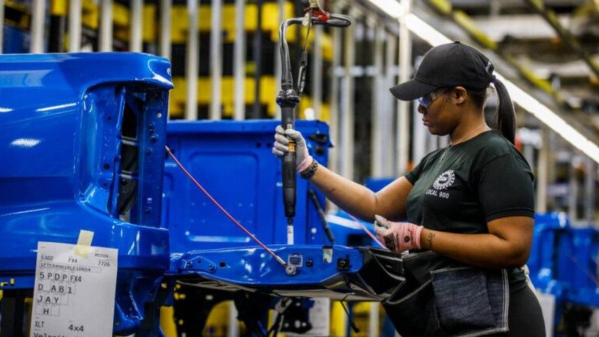 Ford表示,具備OTA功能的車輛可遠端更新,其餘則須至經銷商由技師更新軟體。(圖/翻攝自Ford)