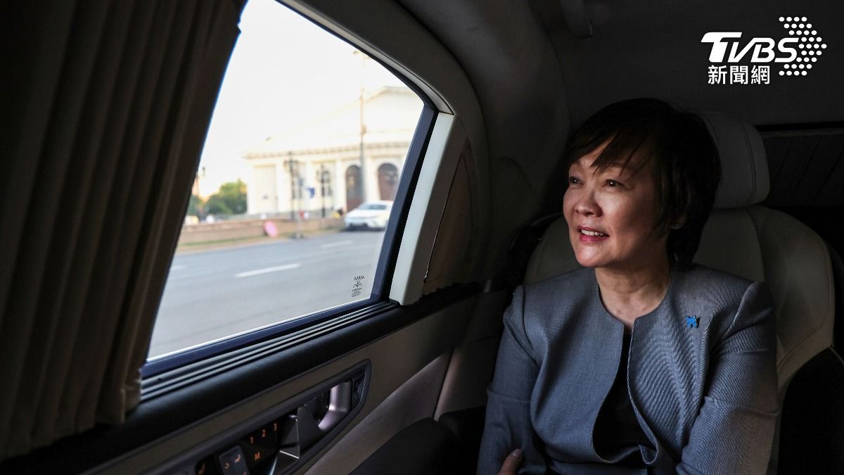 普欽以個人專車接待安倍昭惠。(圖/達志影像美聯社)