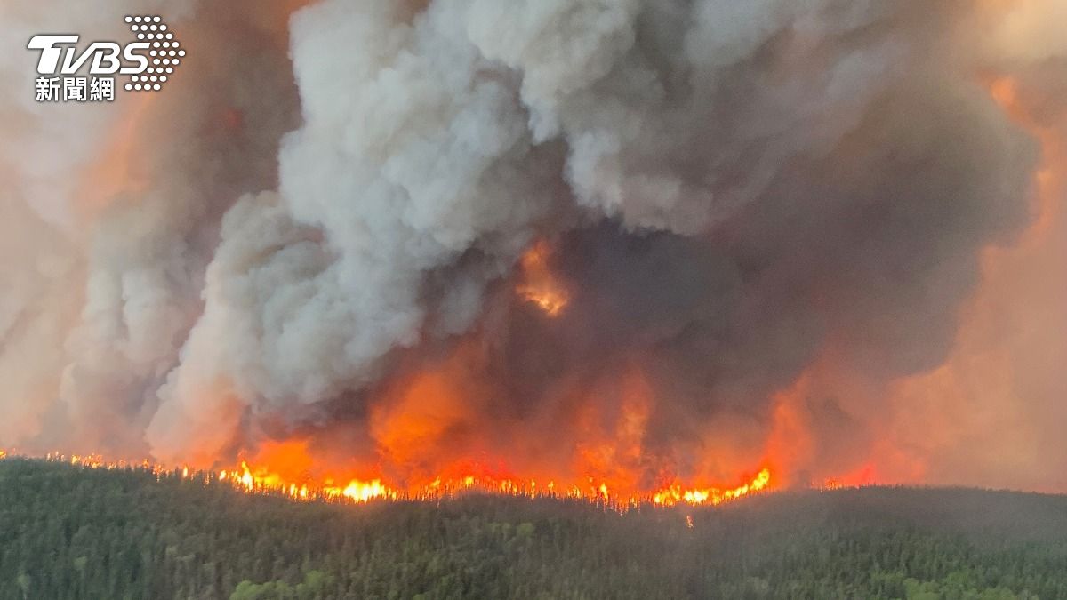 加拿大野火空拍畫面曝！93處失控狂燒　又一省宣布緊急狀態