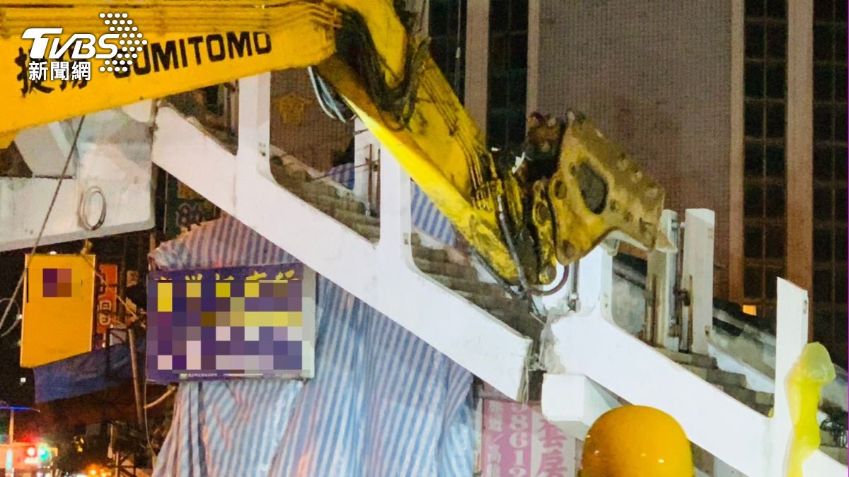 後續廠商將會聯繫屋主進行賠償。(圖/TVBS)