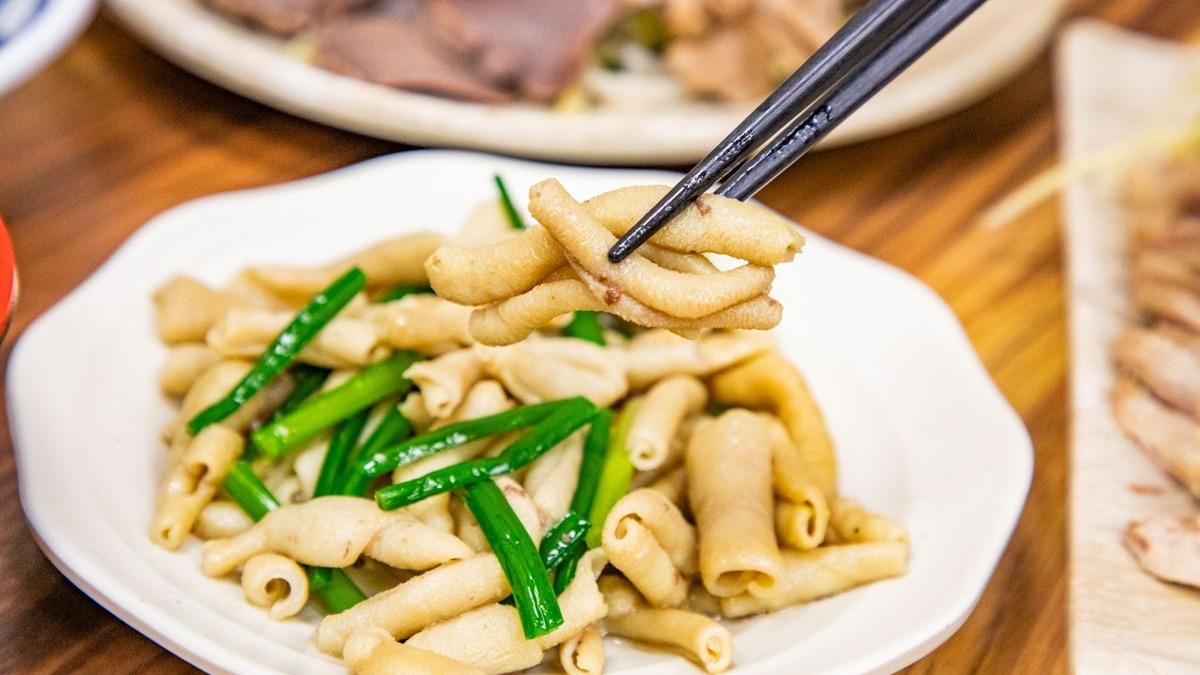 「鵝腸」(80元)入口脆香Q彈,可以搭配韭菜一起吃,口感更豐富。(圖/大手牽小手。玩樂趣提供)