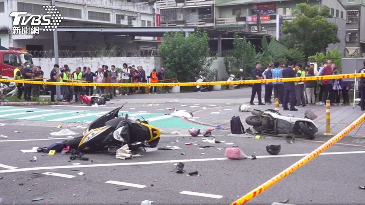 余翁開車暴衝釀3死。（圖／TVBS）