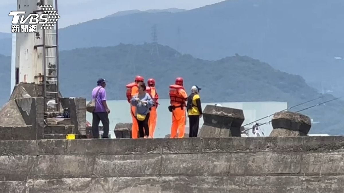 快訊/找到了!外國客貢寮戲水遭浪捲走 沙灘區尋獲遺體