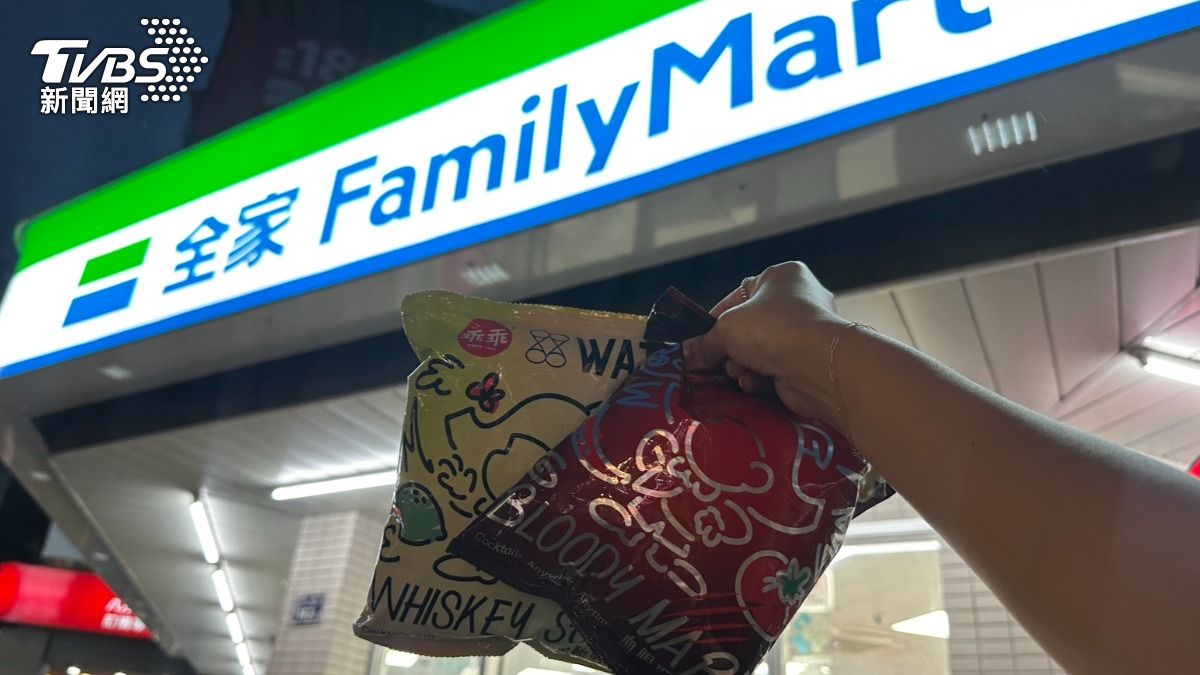 兩款酒感乖乖已在全家超商上架販售。(圖/蘇憶歡攝)
