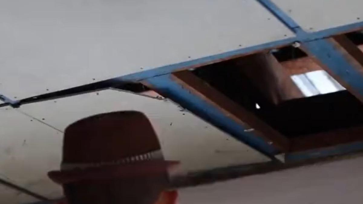 李男請工人裝潢新入手的法拍屋時,意外發現天花板內藏有大量現鈔。(圖/翻攝自微博)