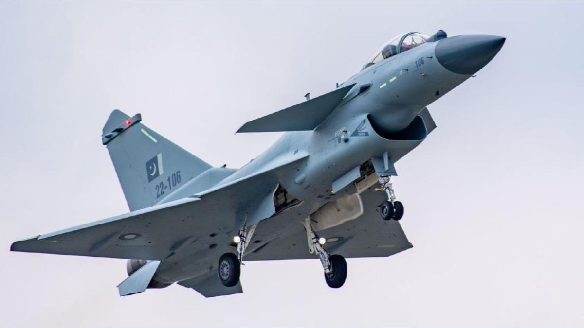 印巴空戰影片流出,證實殲-10CE擊落飆風。(圖/百度)