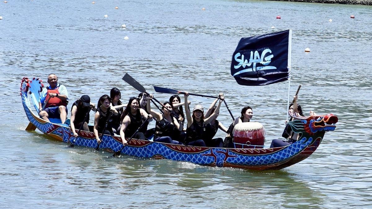 台北龍舟錦標賽有亮點！　15辣妹組隊超吸睛「真實身分」曝
