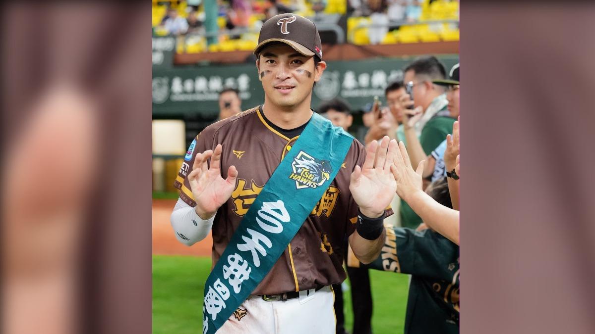 郭阜林5支5猛打賞,獲選單場MVP。(圖/翻攝自臉書@TSGHAWKS)