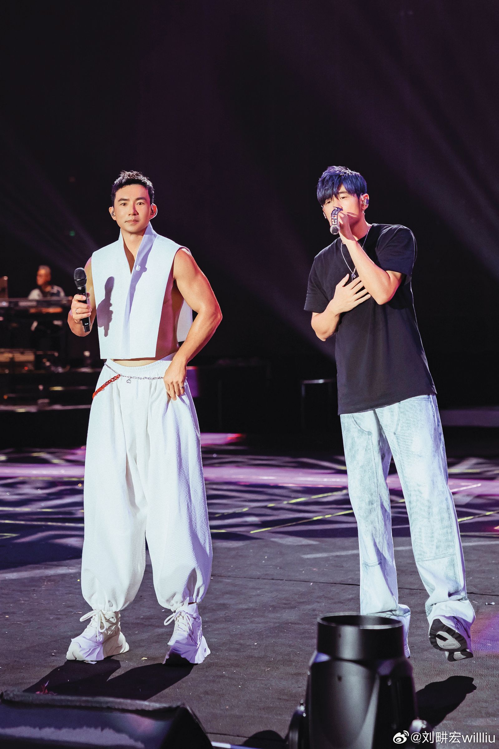 劉畊宏(左)和周杰倫(右)20多年交情未減,不時擔任演唱會嘉賓。(翻攝自劉畊宏微博)