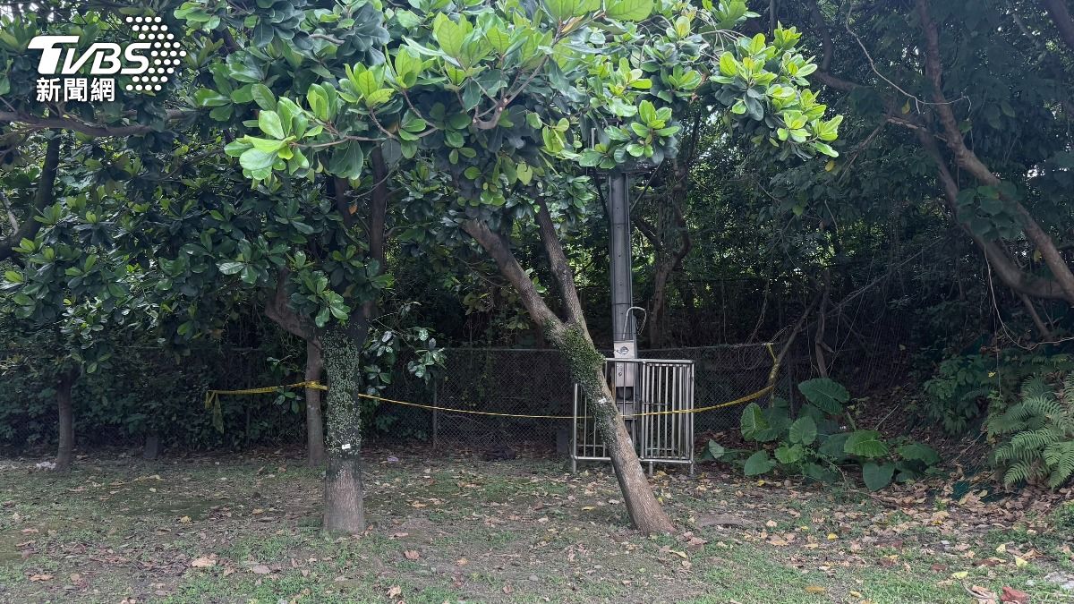 快訊/北市內湖男子離奇躺草地亡 警拉封鎖線調查